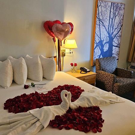 The Cedars Inn Hotel & Convention Centre Gibsons Esterno foto