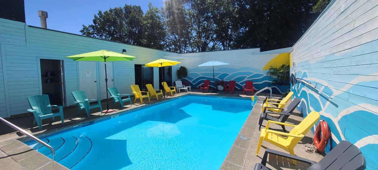 The Cedars Inn Hotel & Convention Centre Gibsons Esterno foto