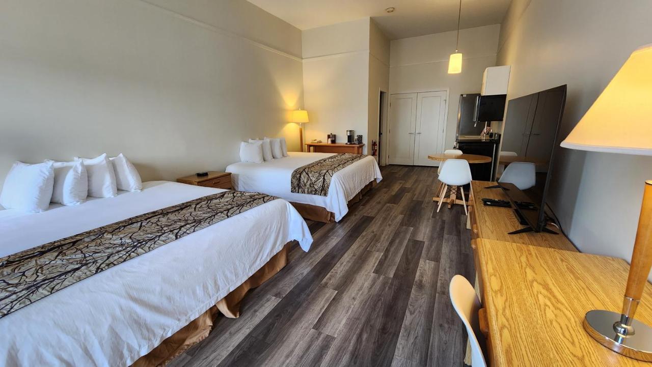 The Cedars Inn Hotel & Convention Centre Gibsons Esterno foto