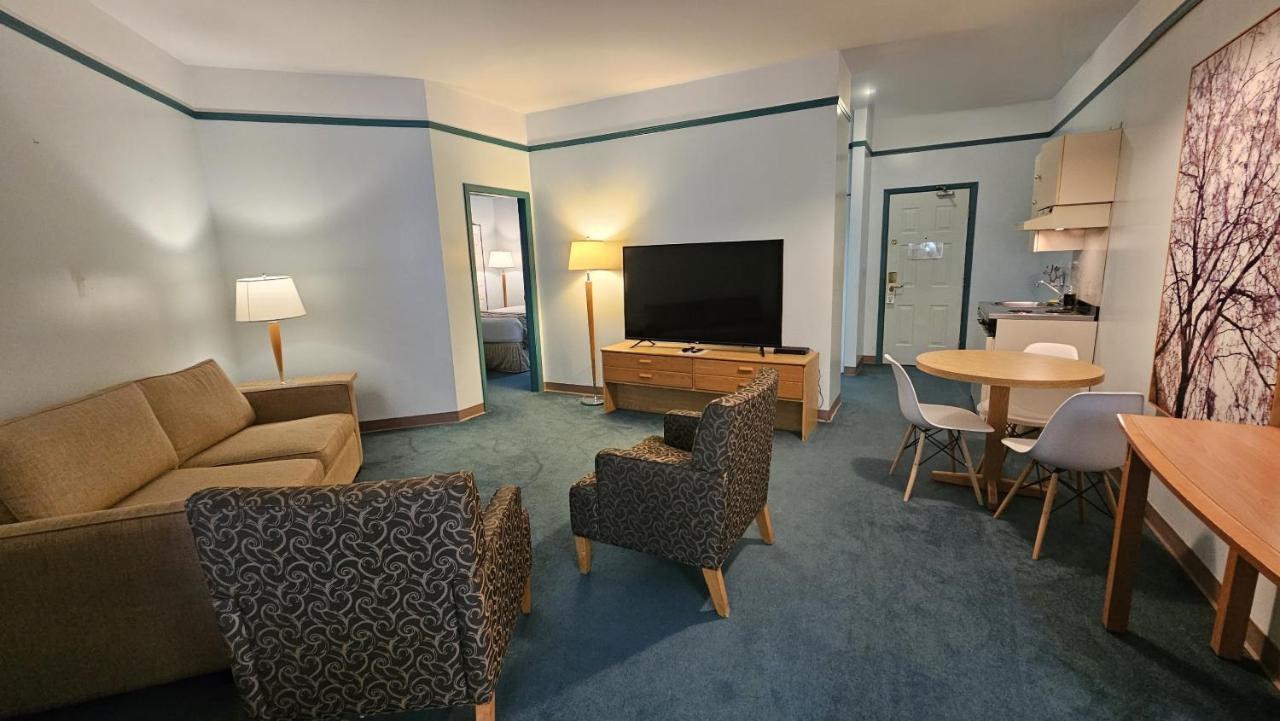The Cedars Inn Hotel & Convention Centre Gibsons Esterno foto