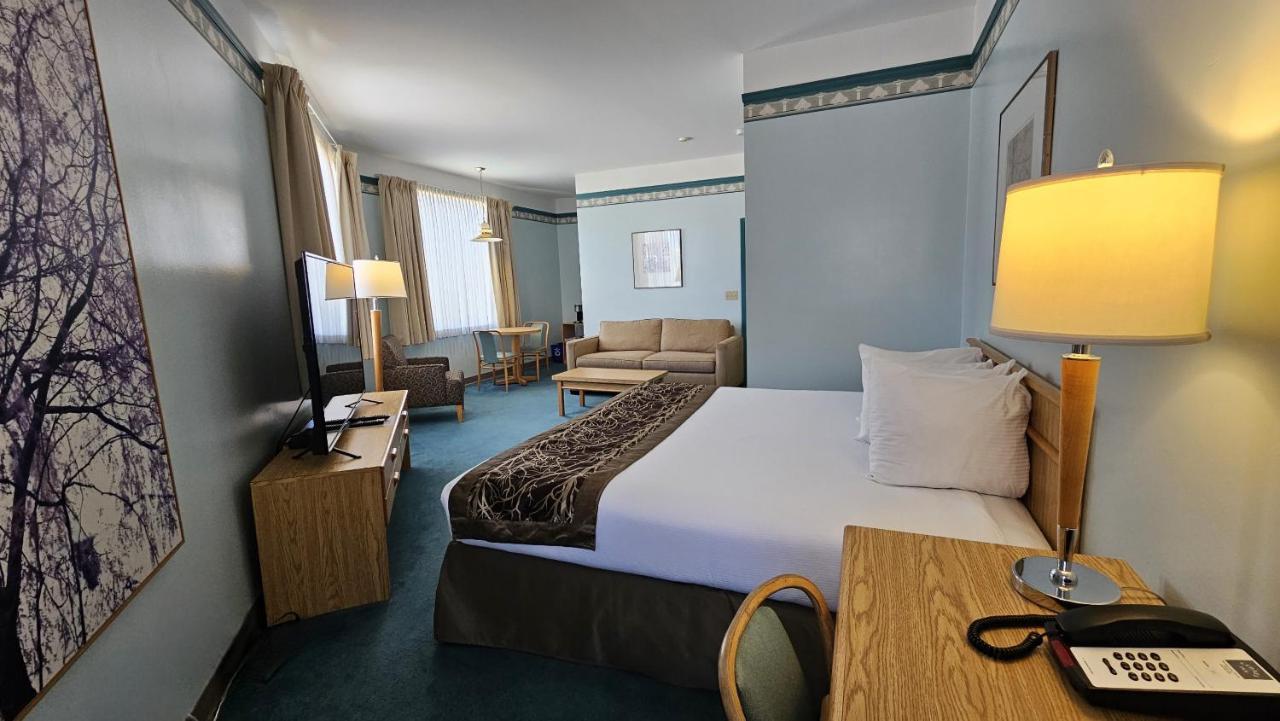 The Cedars Inn Hotel & Convention Centre Gibsons Esterno foto