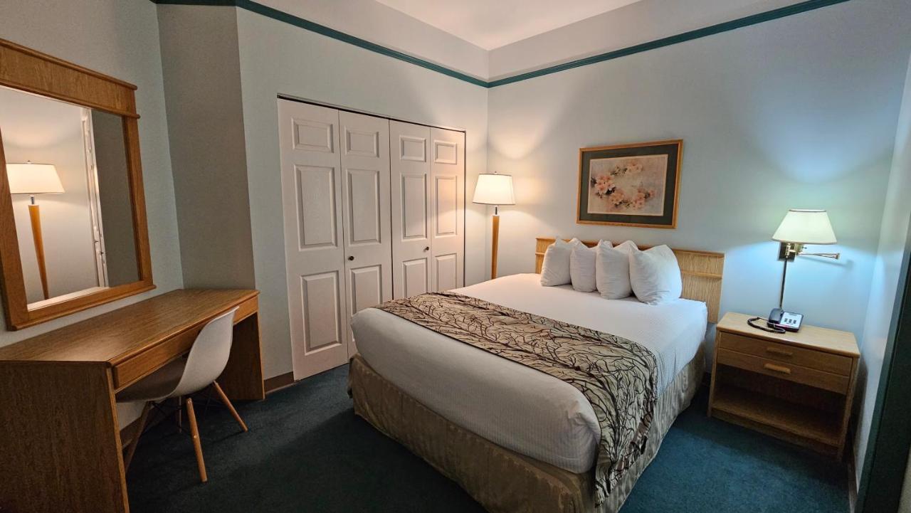 The Cedars Inn Hotel & Convention Centre Gibsons Esterno foto