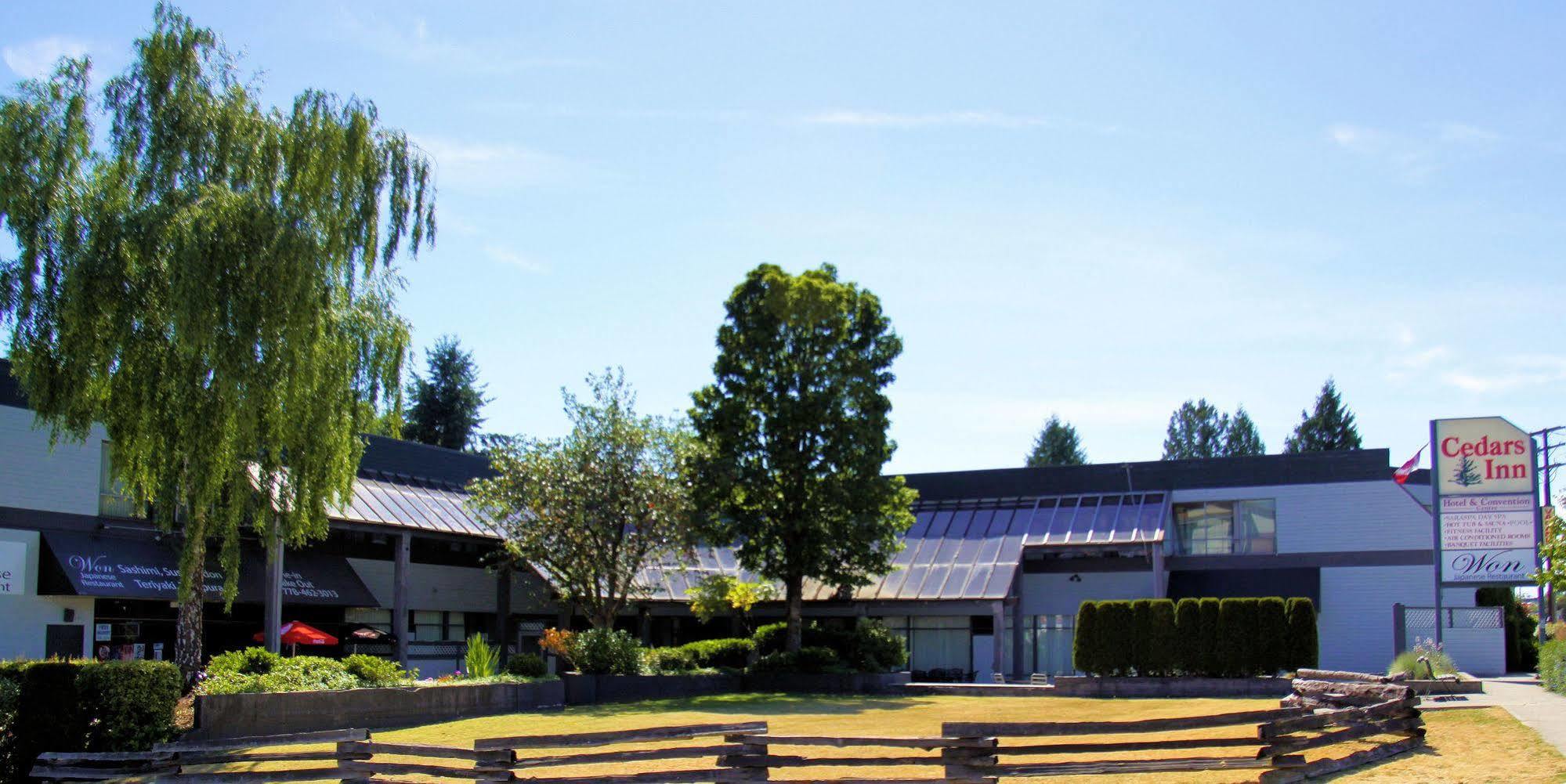 The Cedars Inn Hotel & Convention Centre Gibsons Esterno foto