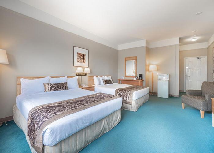 The Cedars Inn Hotel & Convention Centre Gibsons Esterno foto