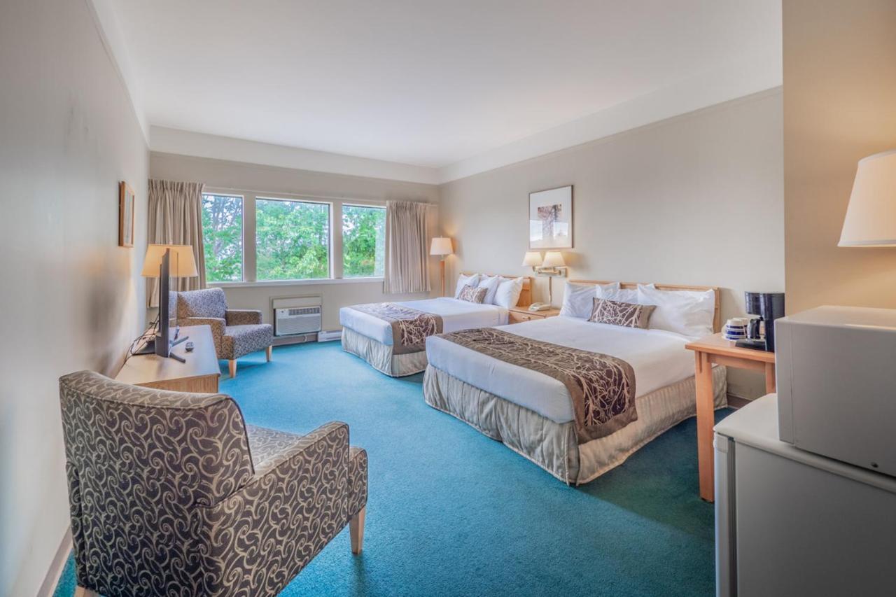 The Cedars Inn Hotel & Convention Centre Gibsons Esterno foto