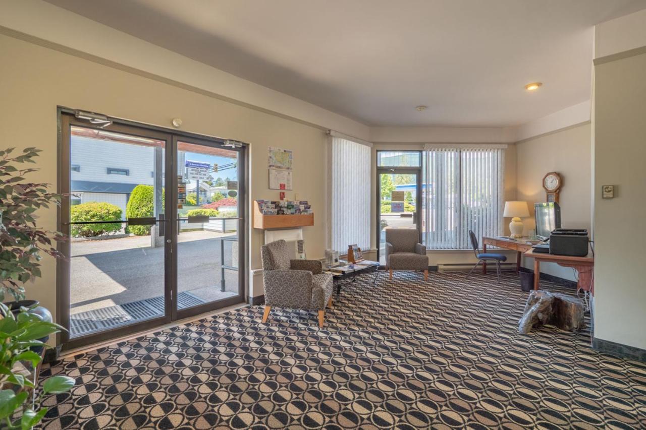 The Cedars Inn Hotel & Convention Centre Gibsons Esterno foto